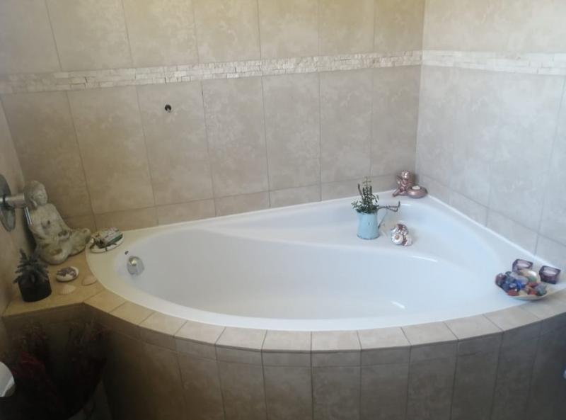 To Let 1 Bedroom Property for Rent in Bothasig Western Cape